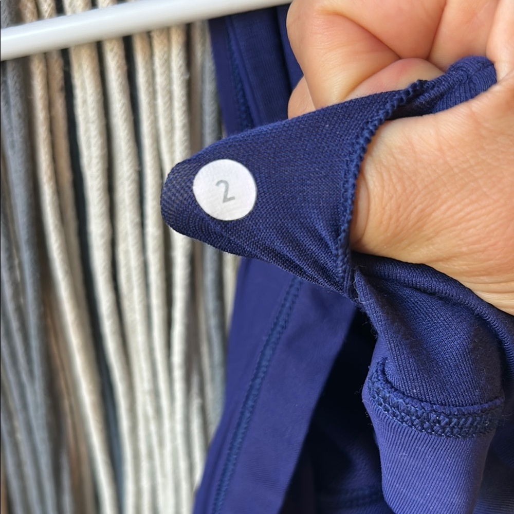 Lululemon Turbo Tank - 2 in 1 tank top with built in bra - Picture 4 of 8